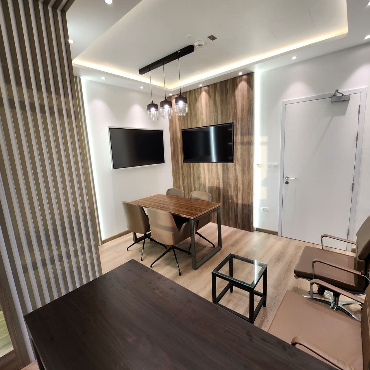 OFFICES image 3